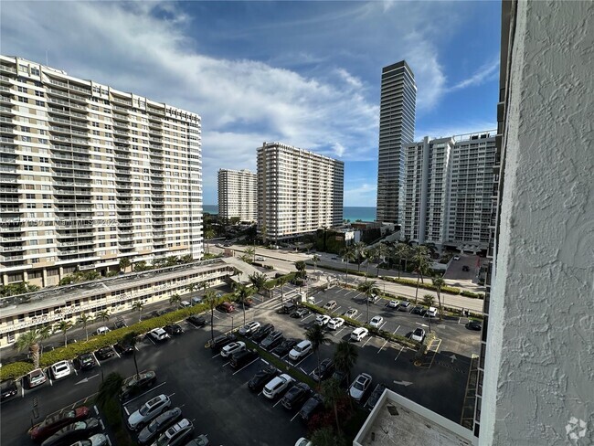 Building Photo - 2049 S Ocean Dr Unit 1004 Rental