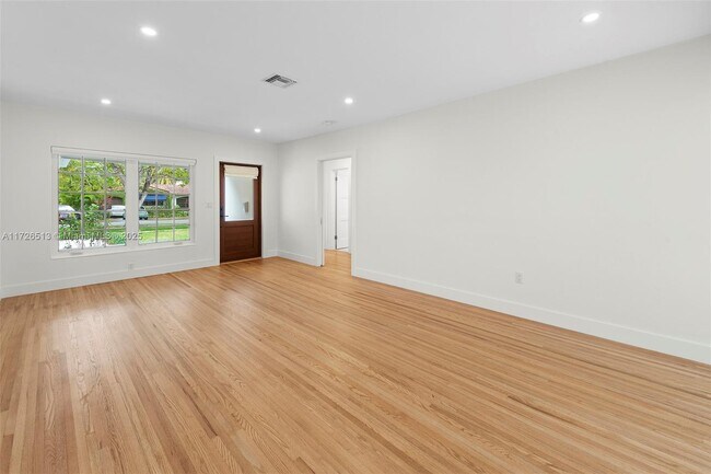 Photo - 1230 Obispo Ave