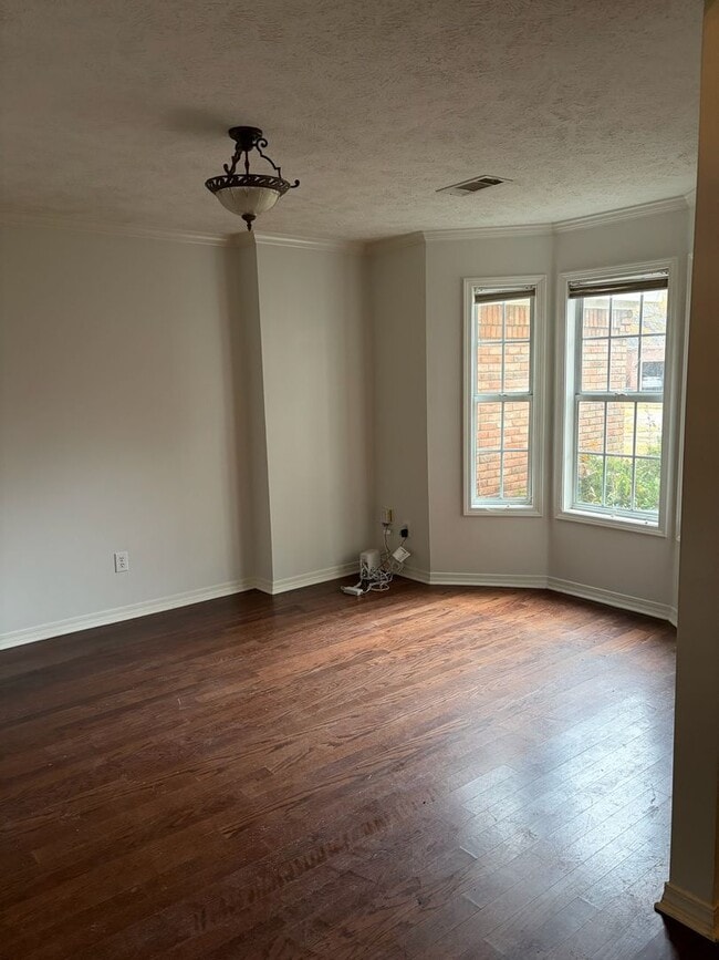 Photo - 89 Sir Henry Dr