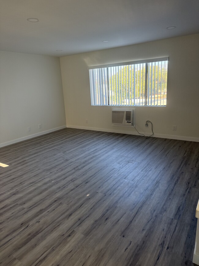 Photo - 1357 Armadale Ave Unidad 108