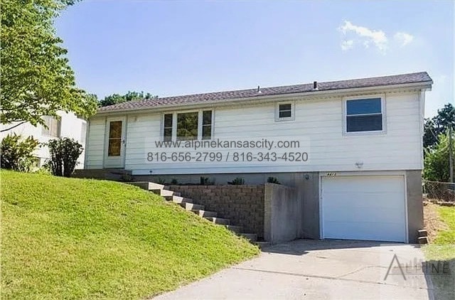 Building Photo - Ranch Home Near Gladstone!