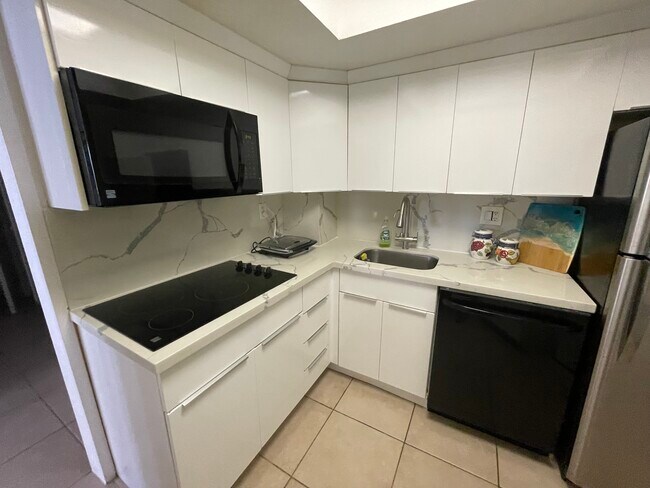 Photo - 3180 S Ocean Dr Unidad 805