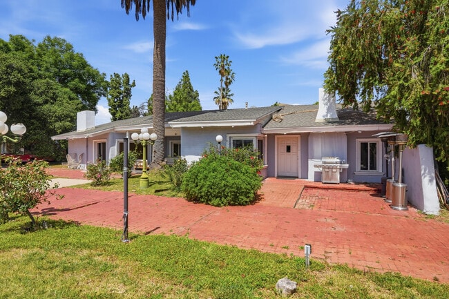 Photo - 8647 Corbin Ave