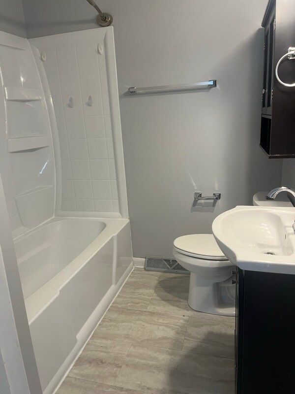 Photo - 318 Amherst Rd