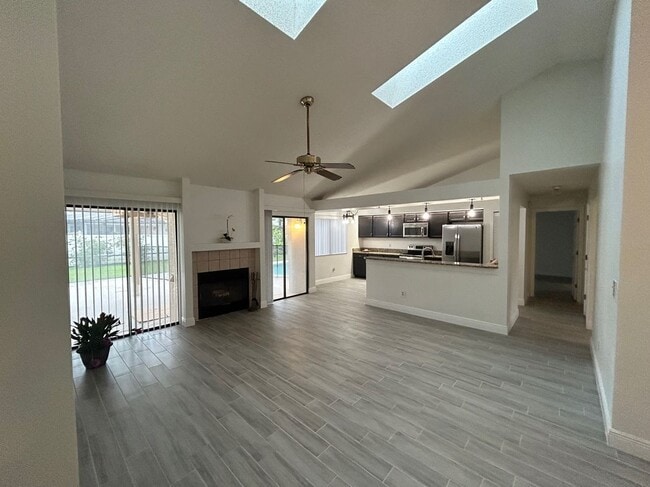 Photo - 580 Carrigan Ave