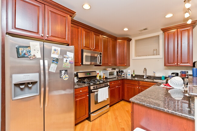Photo - 2414 W Moffat St Unit 1