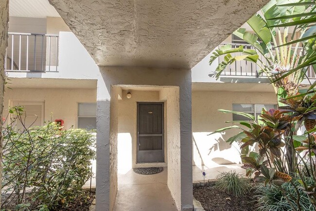 Building Photo - 100 E Kentucky Ave Unit H6