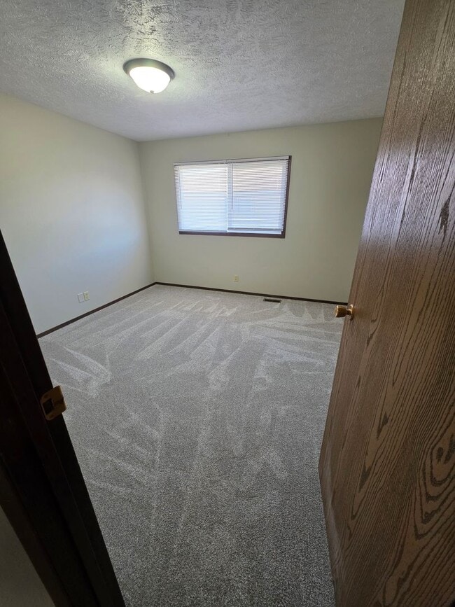 Building Photo - 507 Elm Ave Unit 2