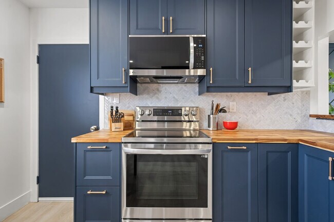 Photo - 7916-7936 36 Ave NW Unit ID1303231P