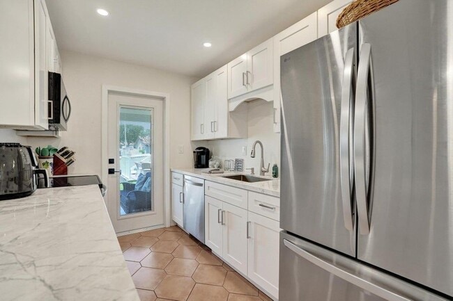 Photo - 2866 NE 30th St Unidad 4