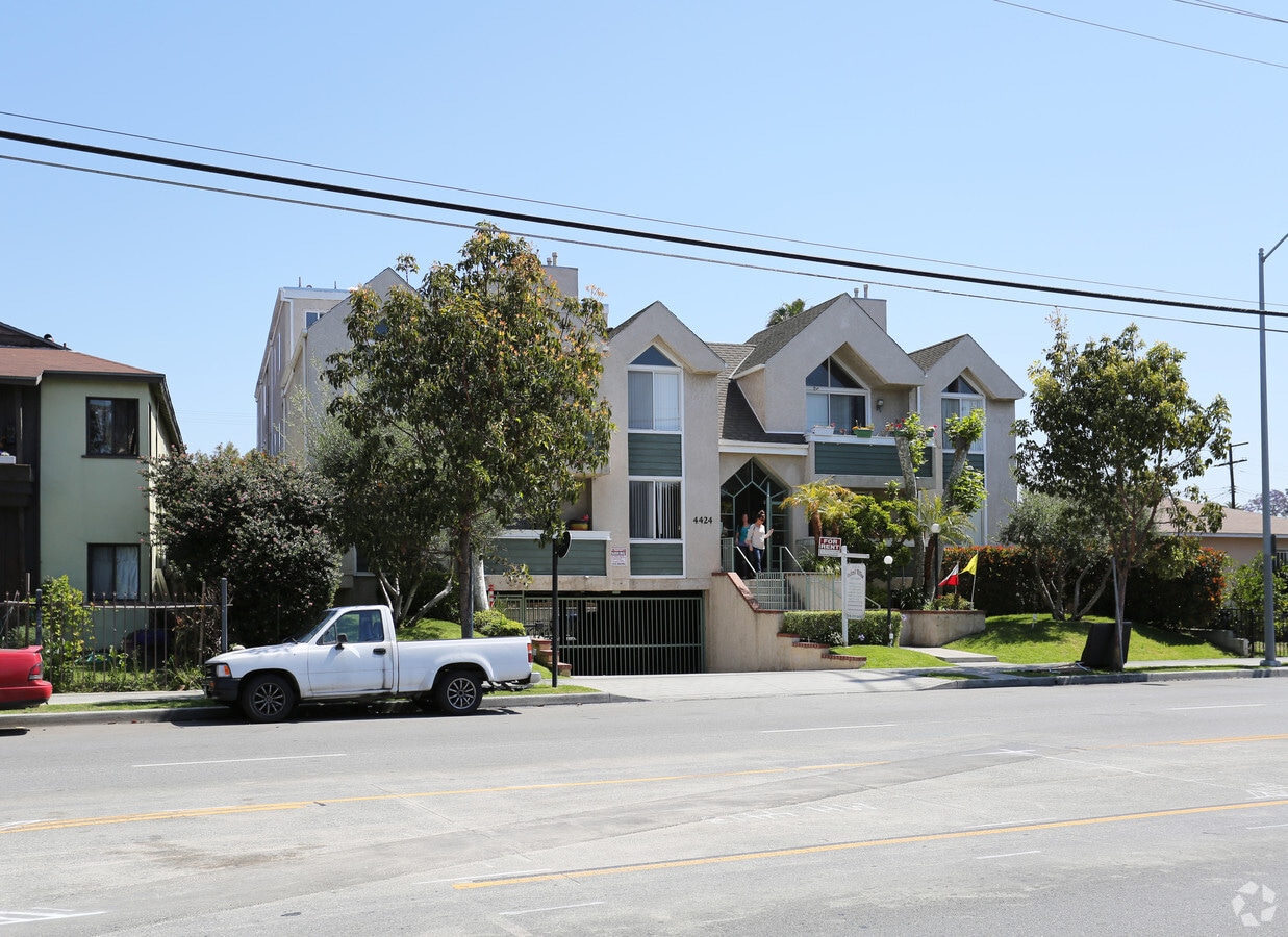 Photo - Oxford Villa Apartments