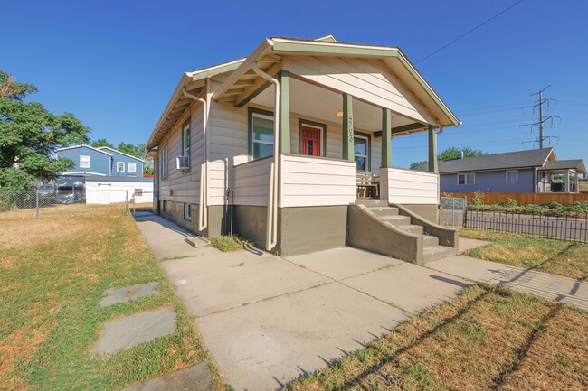 2 Bedroom 2 Bath Duplex in Denver - Availa... - 2 Bedroom 2 Bath Duplex in Denver - Availa... House