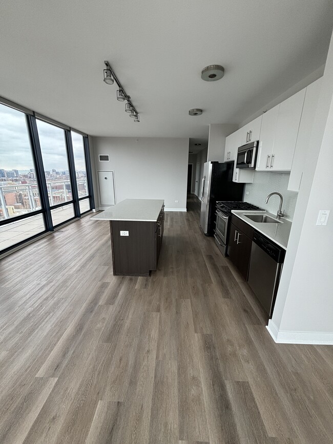 Building Photo - 842 W Adams St Unit 3301 Rental