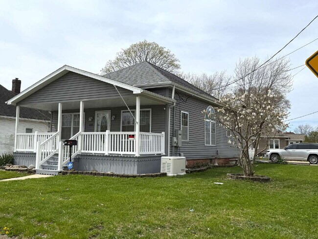 Photo - 402 S Illinois St