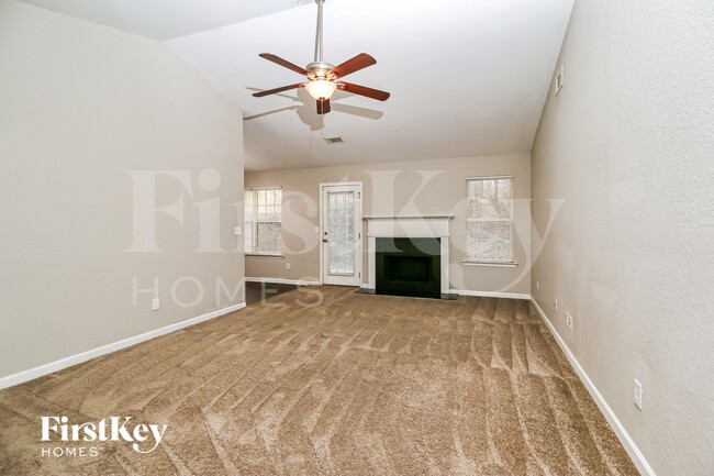 Photo - 355 Lakeside Point