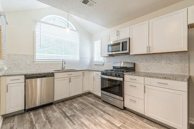 Photo - 5545 Northcut Dr