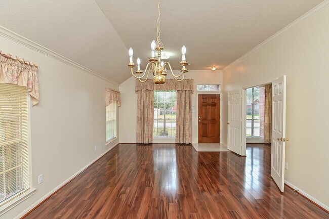 Photo - 12227 Meadowglen Dr