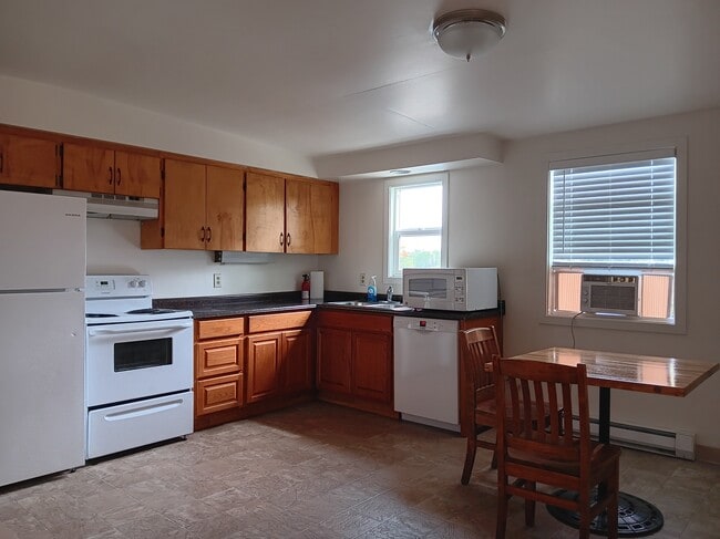 Building Photo - 627 NE Opal St Unit 627