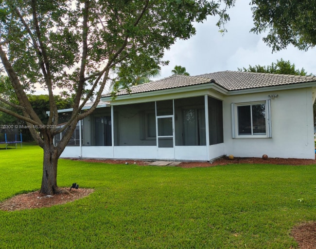 Photo - 440 SE 25th Dr