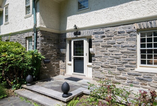 Photo - 734 Millbrook Ln