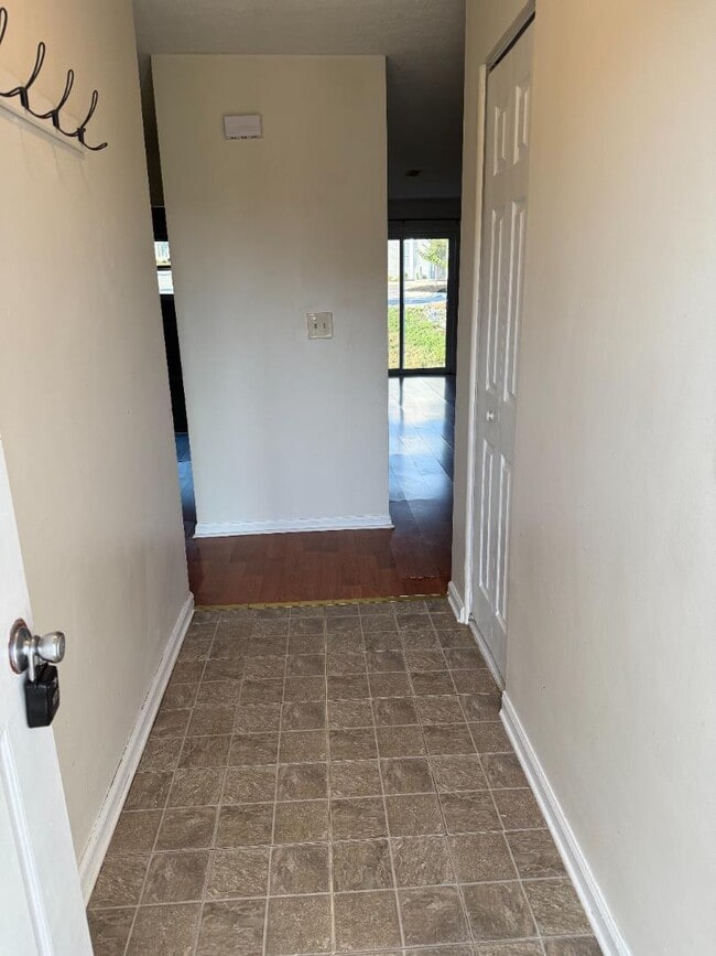 Photo - 1303 Farmingdale Dr Apartamento
