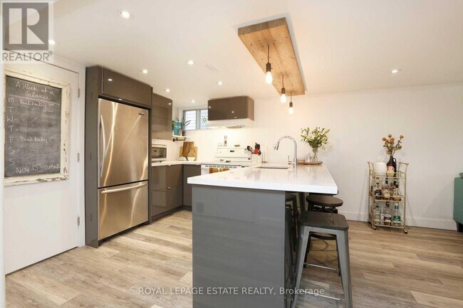 Photo - 208 Oakridge Dr