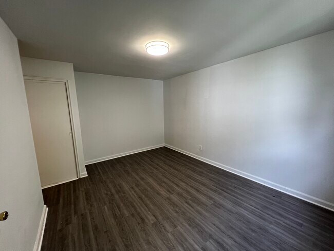 Photo - Godfrey Court Apartments