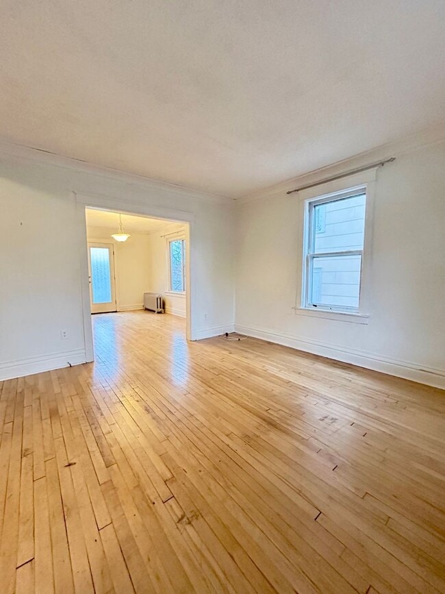 Photo - AVAILABLE December! - 3 Bed 1 Bath Home - With Fenced In Yard!