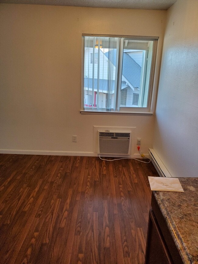 Photo - 1025 Oak St
