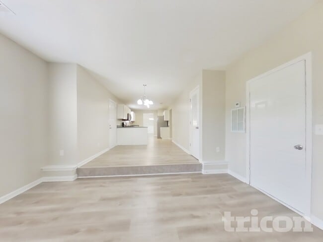 Photo - 232 Ermines Way