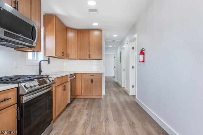 Photo - 210 Ellis Ave