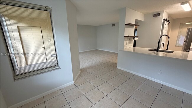 Building Photo - 1174 Coral Club Dr Unit 1174