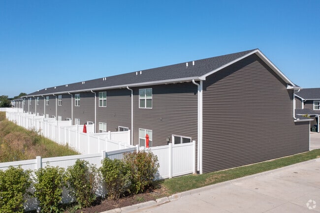 Townhomes At Northwest Pointe