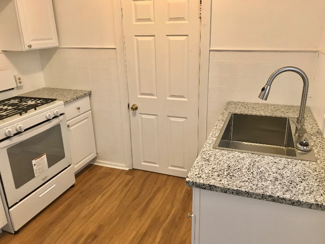 Photo - 918 Watson St SW Unit 2