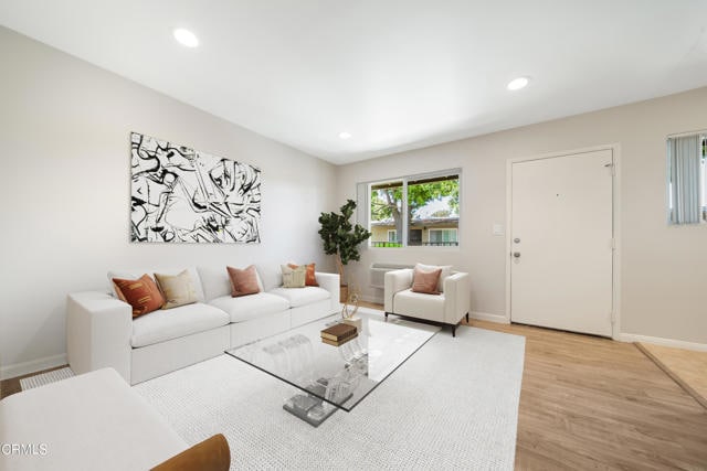 Building Photo - 761 E Orange Grove Blvd Unit 14