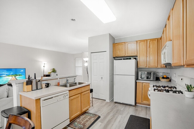 Photo - 1877 Crenshaw Cir