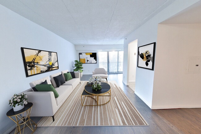 Photo - Versailles Court