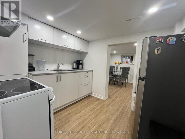 Photo - 960 Briar Hill Ave