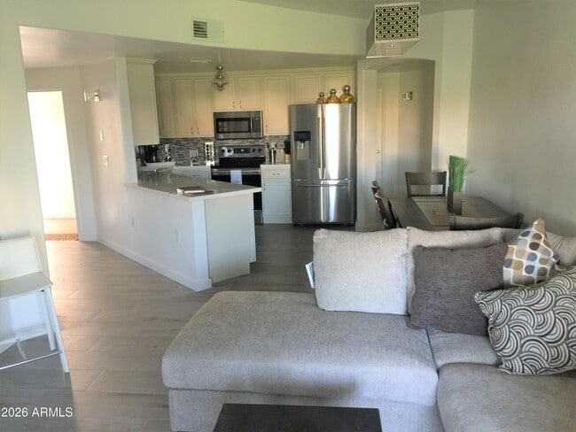 10401 N 52nd St Unit C115