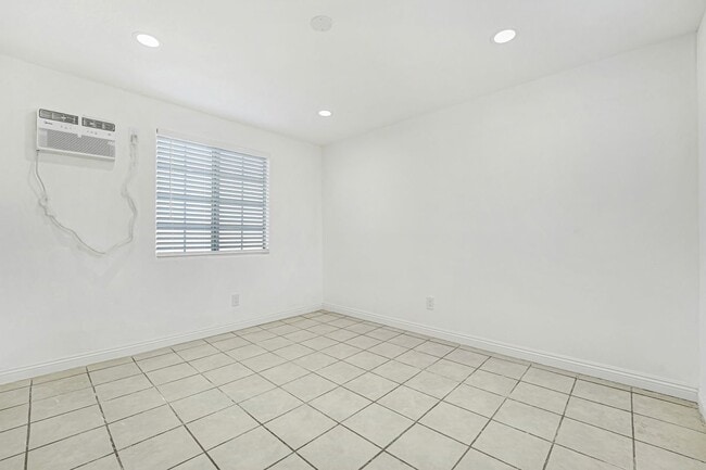Photo - 400 W 109th St Unit 2