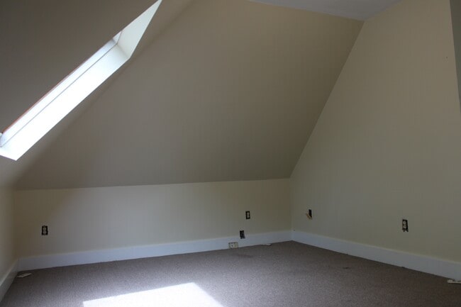 Building Photo - 81 Adams st Rental