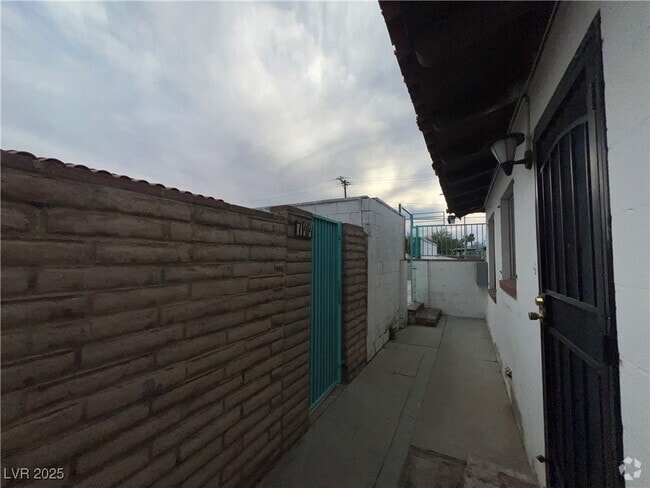 Building Photo - 744 N 9th St Rental