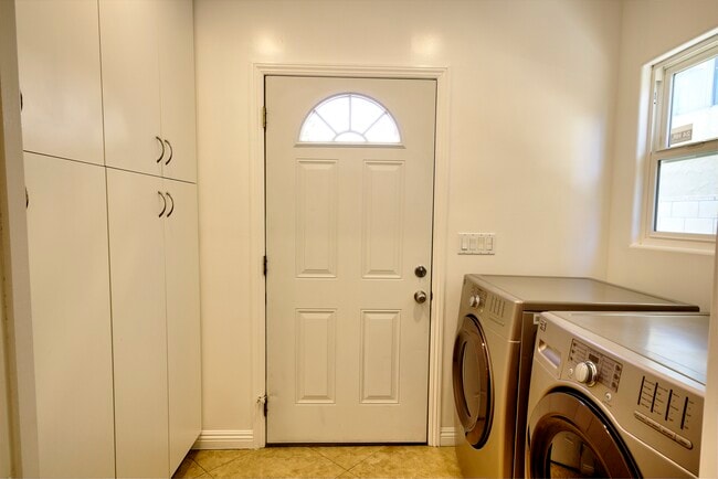 Photo - 1367 E Windsor Rd