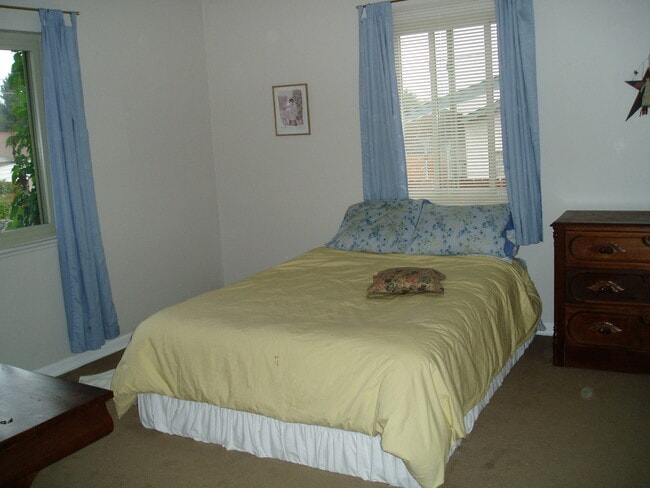 Primer dormitorio, 11x17 - 1645 Winona Ct