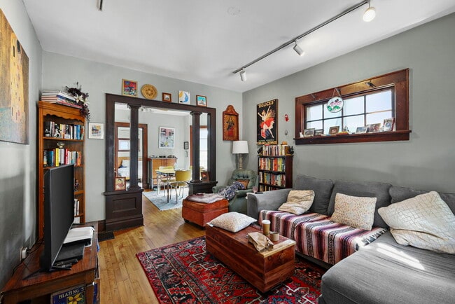 Photo - 217 N 6th St