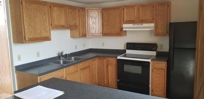 Building Photo - 16 E Main St Rental