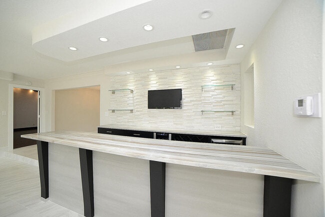 Photo - 6943 Giralda Cir