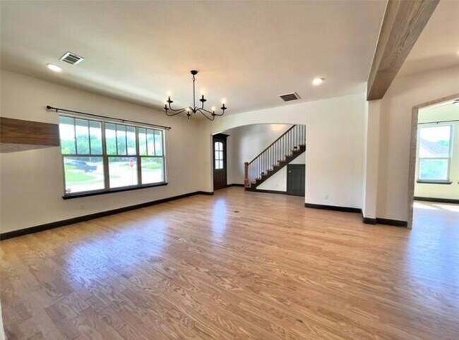 Photo - 560 Inwood St