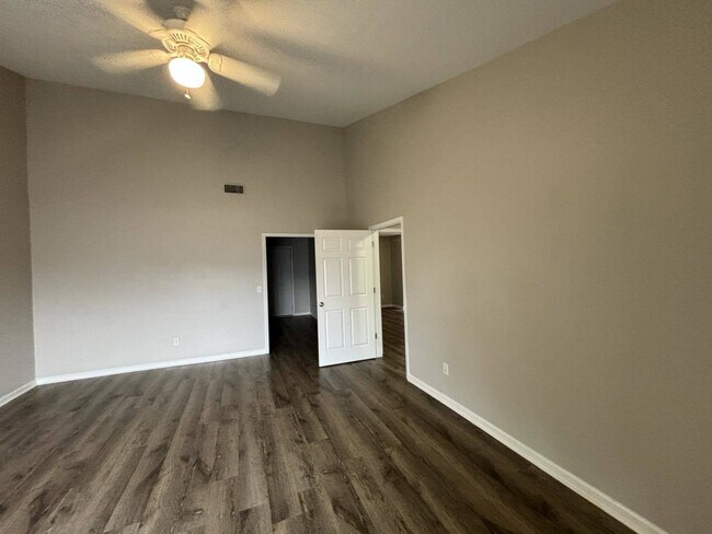 Photo - AVAILABLE FOR RENT - 216 Autumn Ridge Driv... Unit 2