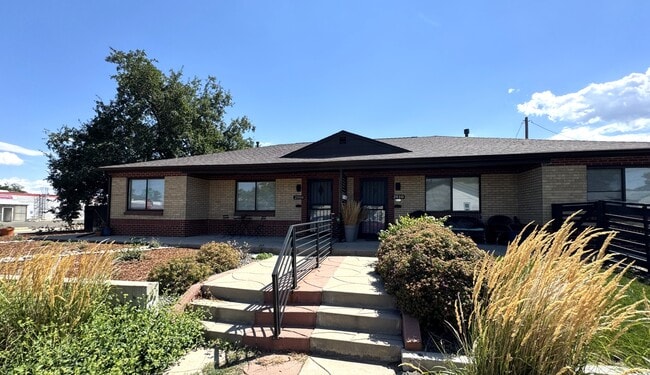 Building Photo - 2000 W Elk Pl Rental